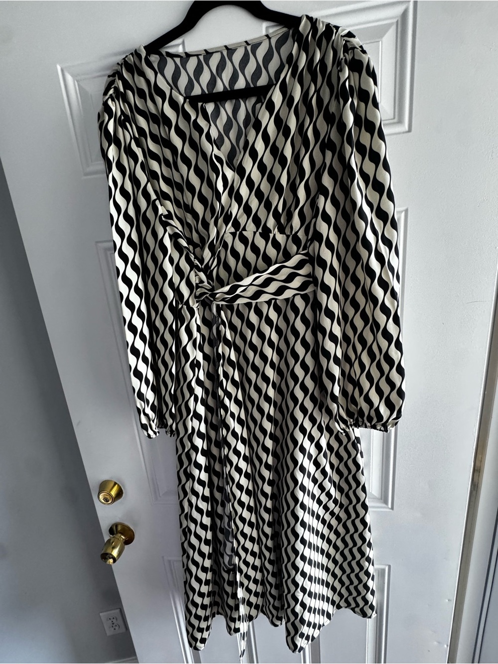 SHEIN Black & White Wave-Print Long Sleeve Wrap Dress